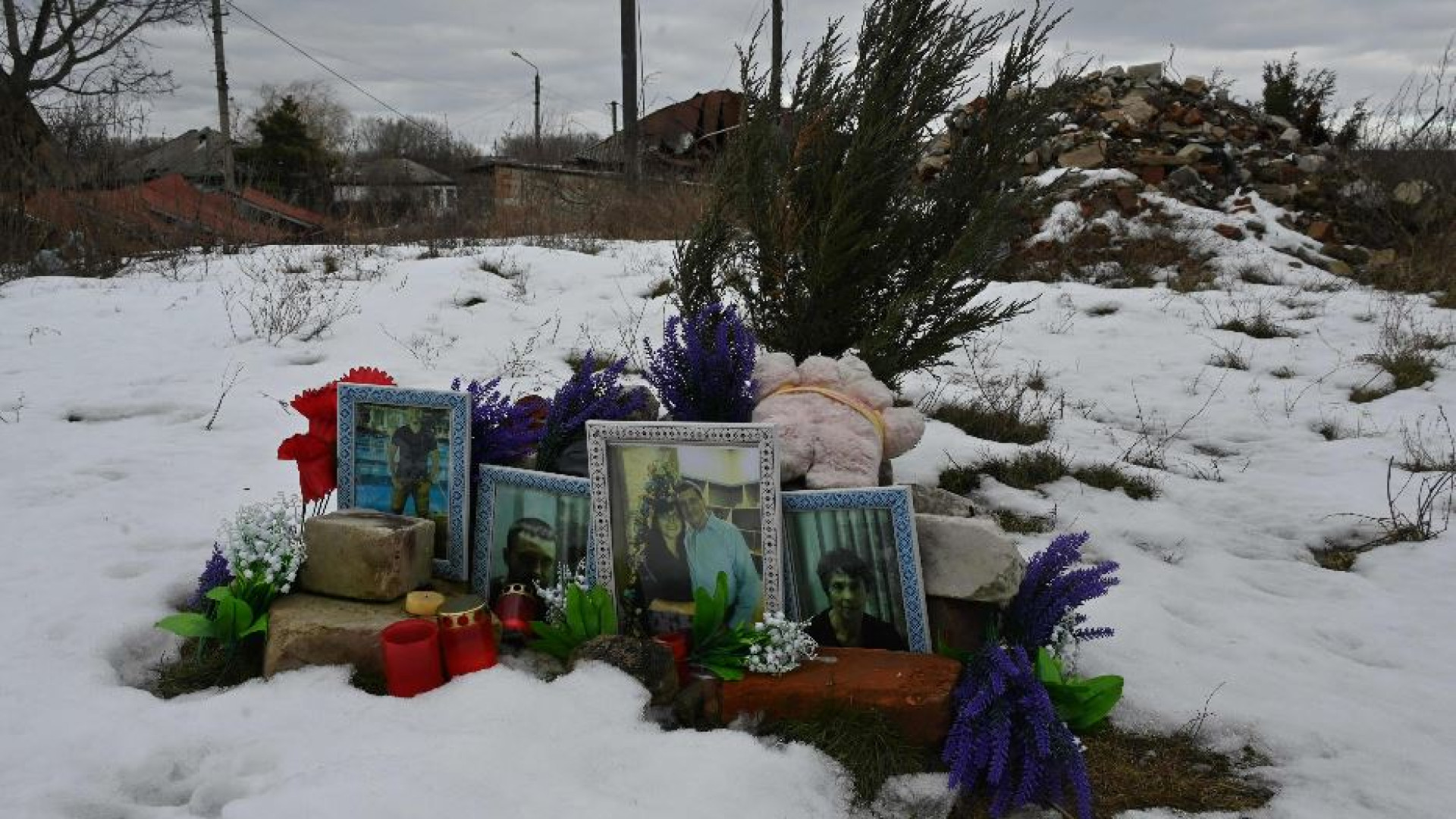 Immagine di Gli orrori di Izyum hanno un volto: esumate 440 salme di prigionieri torturati