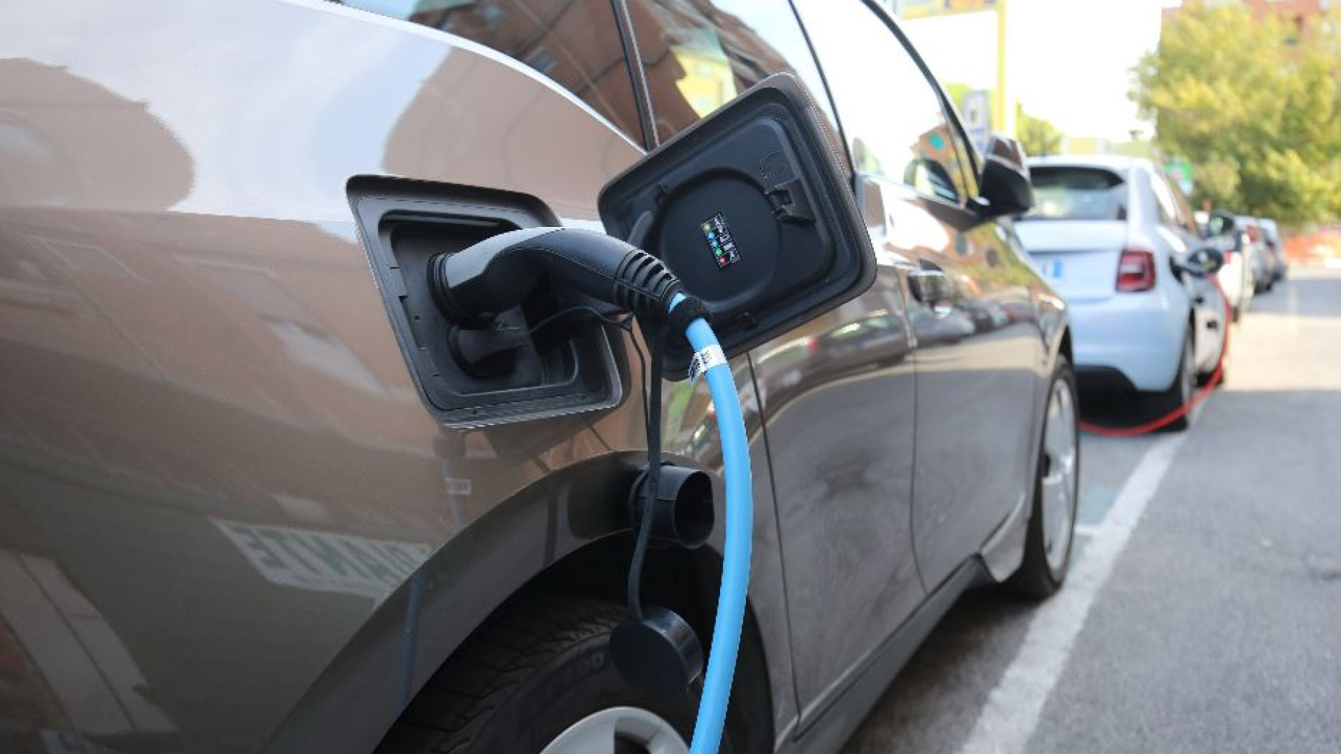 Immagine di Auto verde: realtà, rischi, promesse. Sensata scommessa sul futuro
