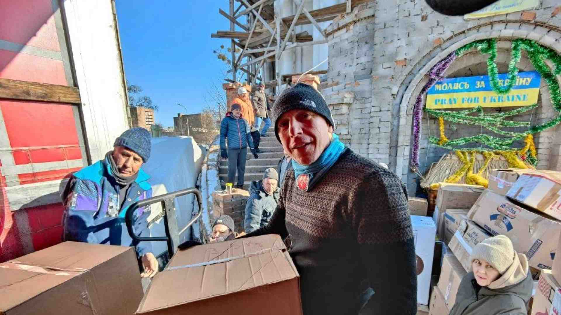 Immagine di Da Como all'Ucraina, la parrocchia che porta gli aiuti sotto le bombe