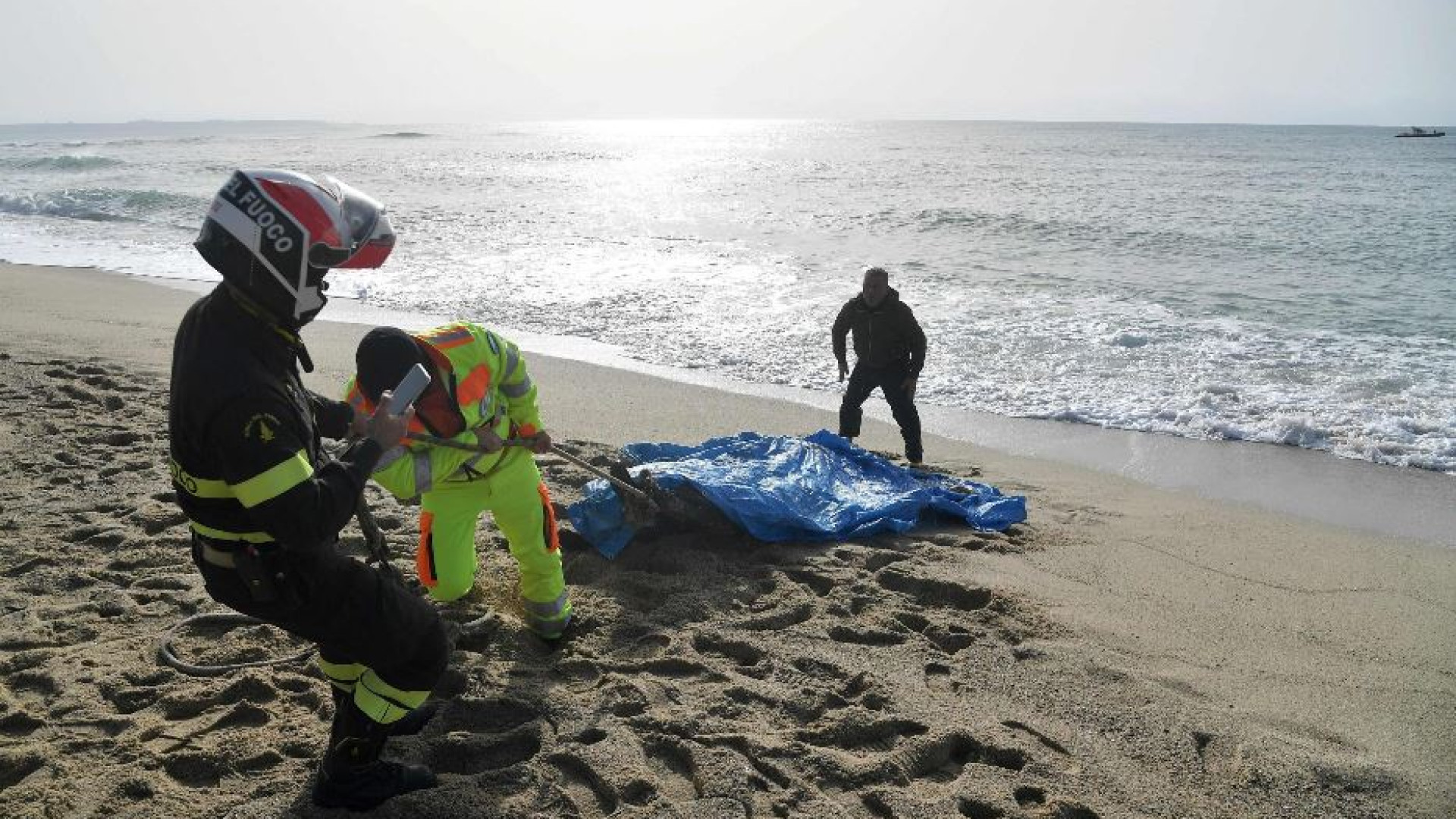 Immagine di Meloni: Consiglio dei ministri a Cutro. Il sindaco: «Venga qui da mamma»