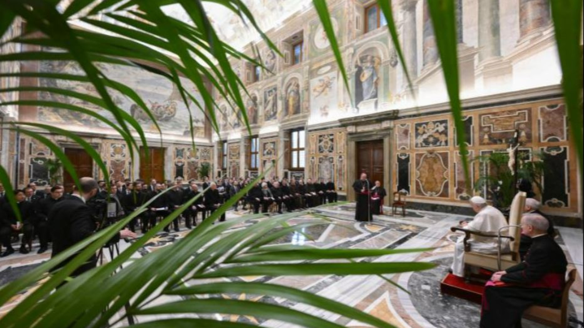 Immagine di Francesco ai futuri sacerdoti: mostrate a tutti che Dio è presente