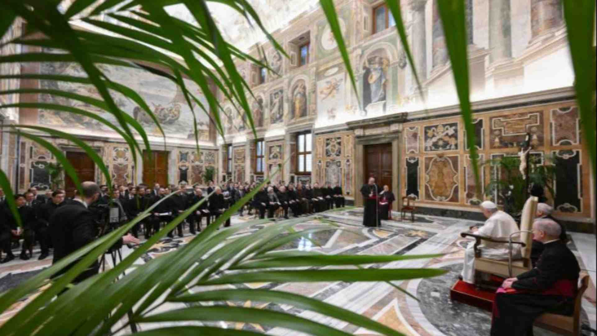 Immagine di Francesco ai futuri sacerdoti: mostrate a tutti che Dio è presente