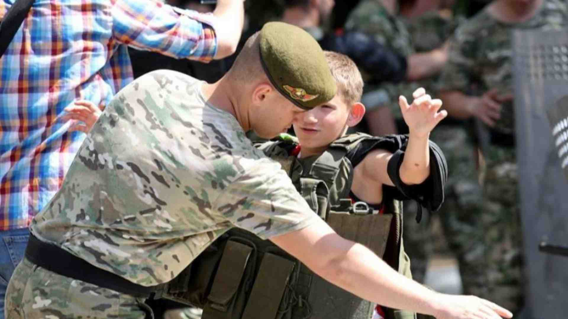Immagine di Campi militari per insegnare a sparare ai bambini a partire dai 6 anni