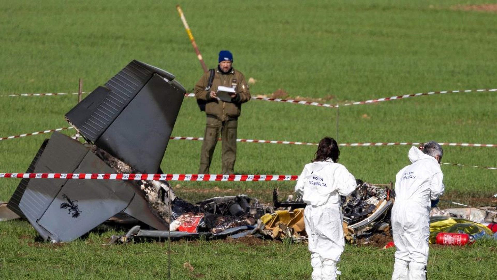 Immagine di Scontro tra due aerei militari durante un'esercitazione, morti i due piloti