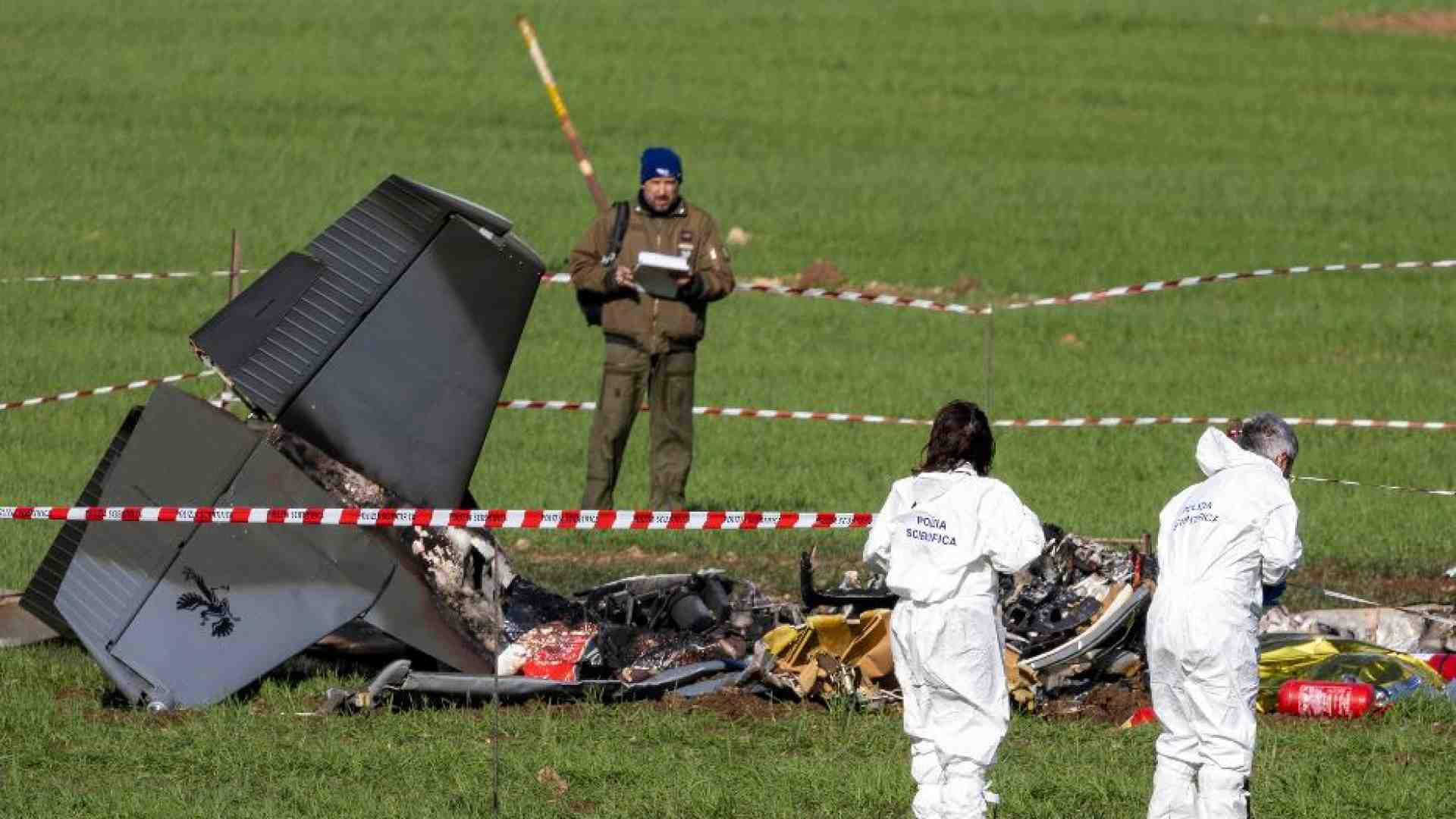 Immagine di Scontro tra due aerei militari durante un'esercitazione, morti i due piloti
