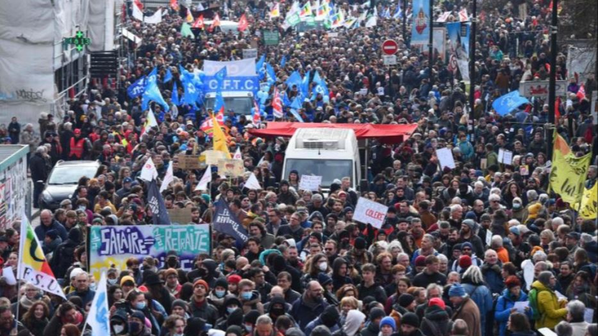 Immagine di Liberté, égalité, pensione. La Francia si ferma ancora contro la riforma