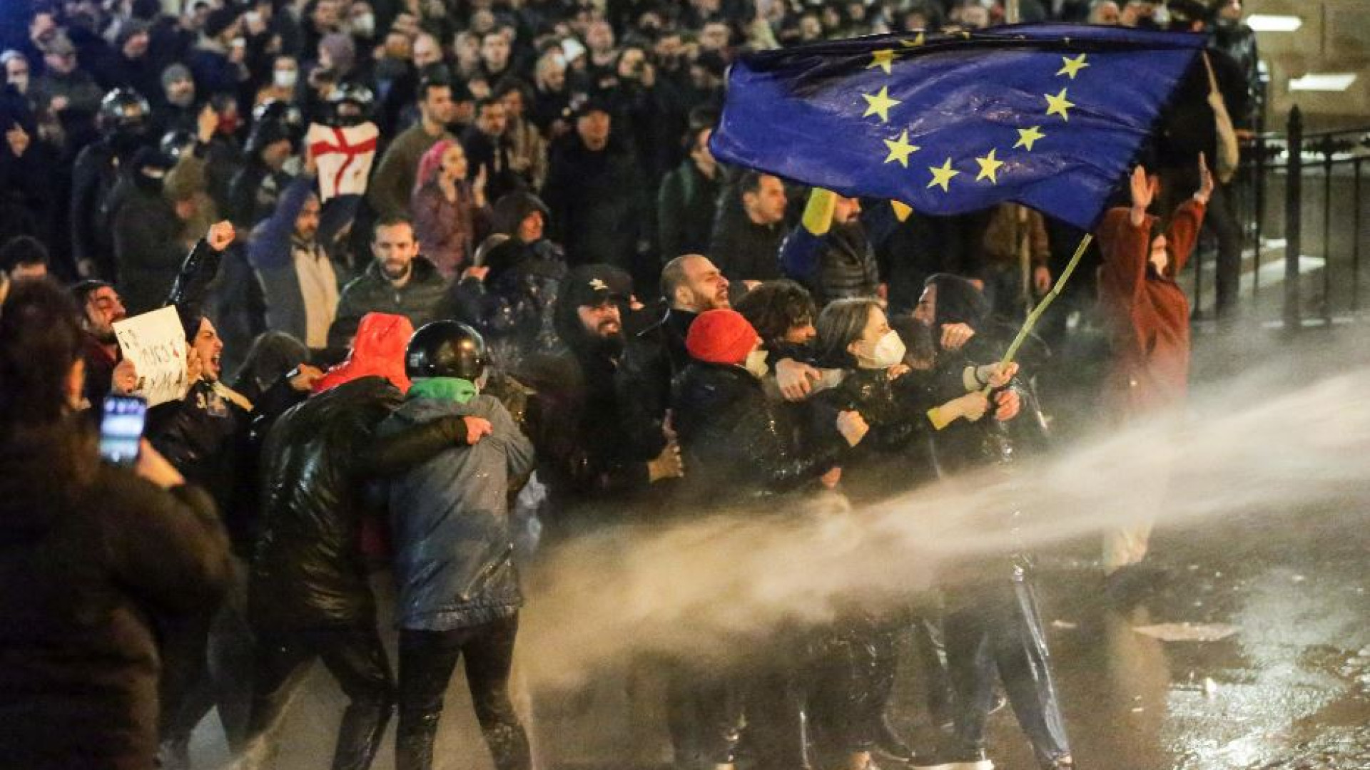 Immagine di Georgia, migliaia in piazza contro il governo «schiavo di Putin»