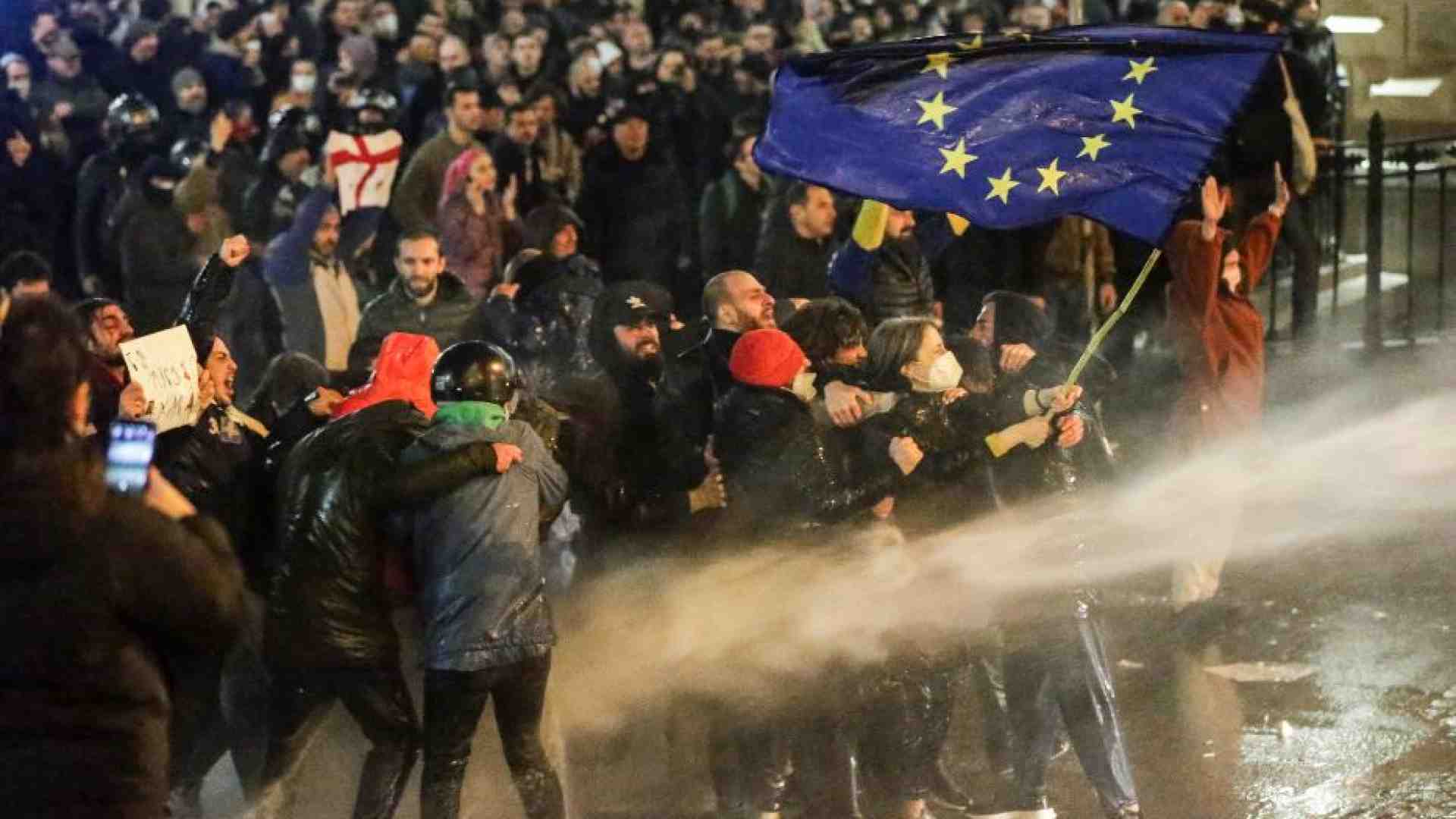 Immagine di Georgia, migliaia in piazza contro il governo «schiavo di Putin»