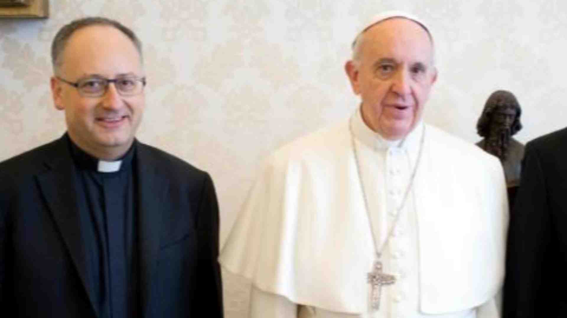 Immagine di Spadaro: «Diplomazia dell’umiltà, la rivoluzione di Francesco»