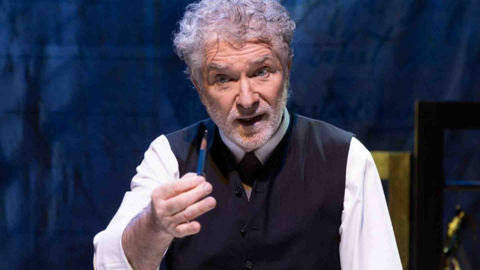 Immagine di Buzzati ricreato in scena dall'incanto di Gioele Dix