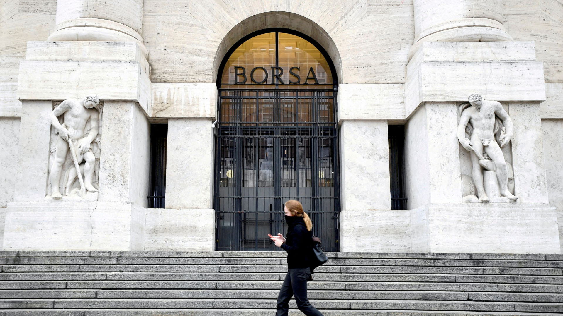 Immagine di Sulle Borse europee pesa il crack Svb: crollano i titoli bancari