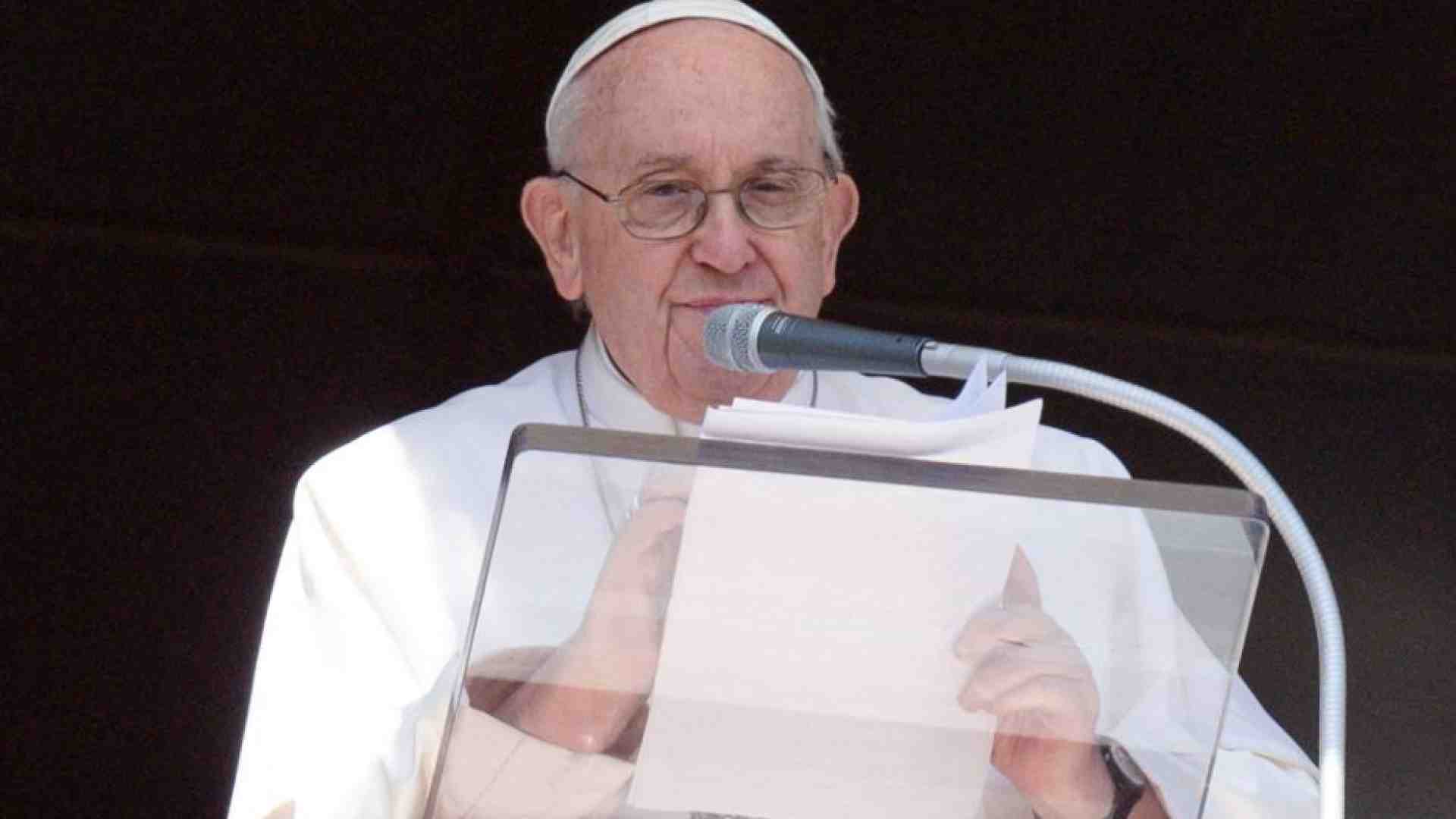 Immagine di Papa Francesco: «Non dimenticare l'Ucraina martoriata»
