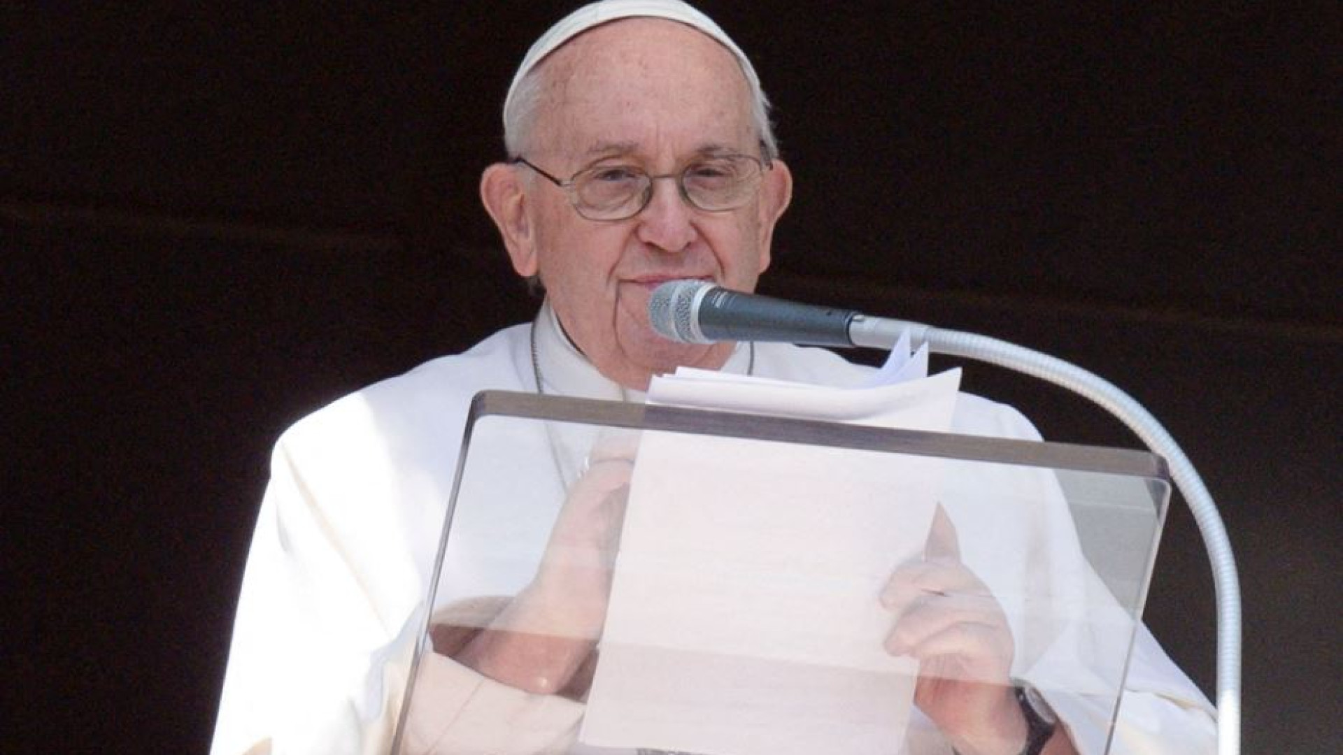 Immagine di Papa Francesco: «Non dimenticare l'Ucraina martoriata»