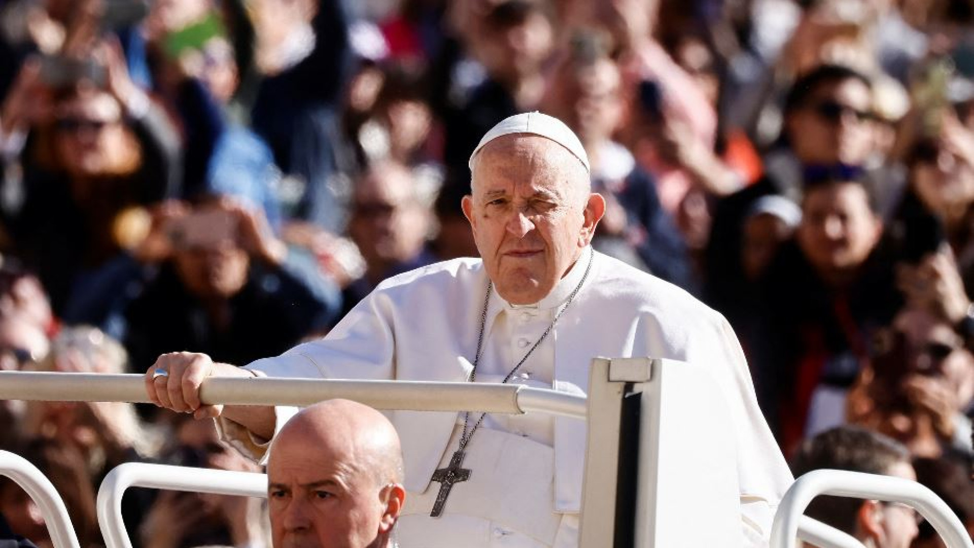 Immagine di Il Papa: fuggiamo dalla vanità, essere cristiani è ascolto e servizio