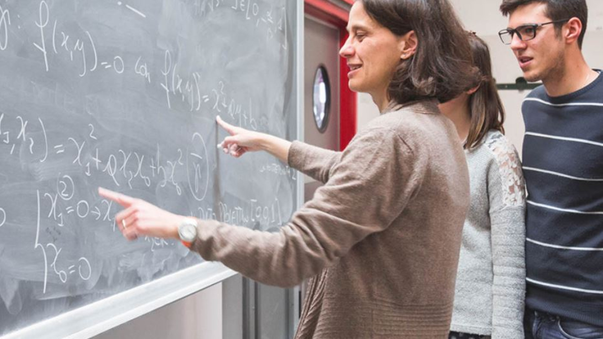 Immagine di Scuola, 300 milioni in più ai prof. In arrivo il decreto sul reclutamento