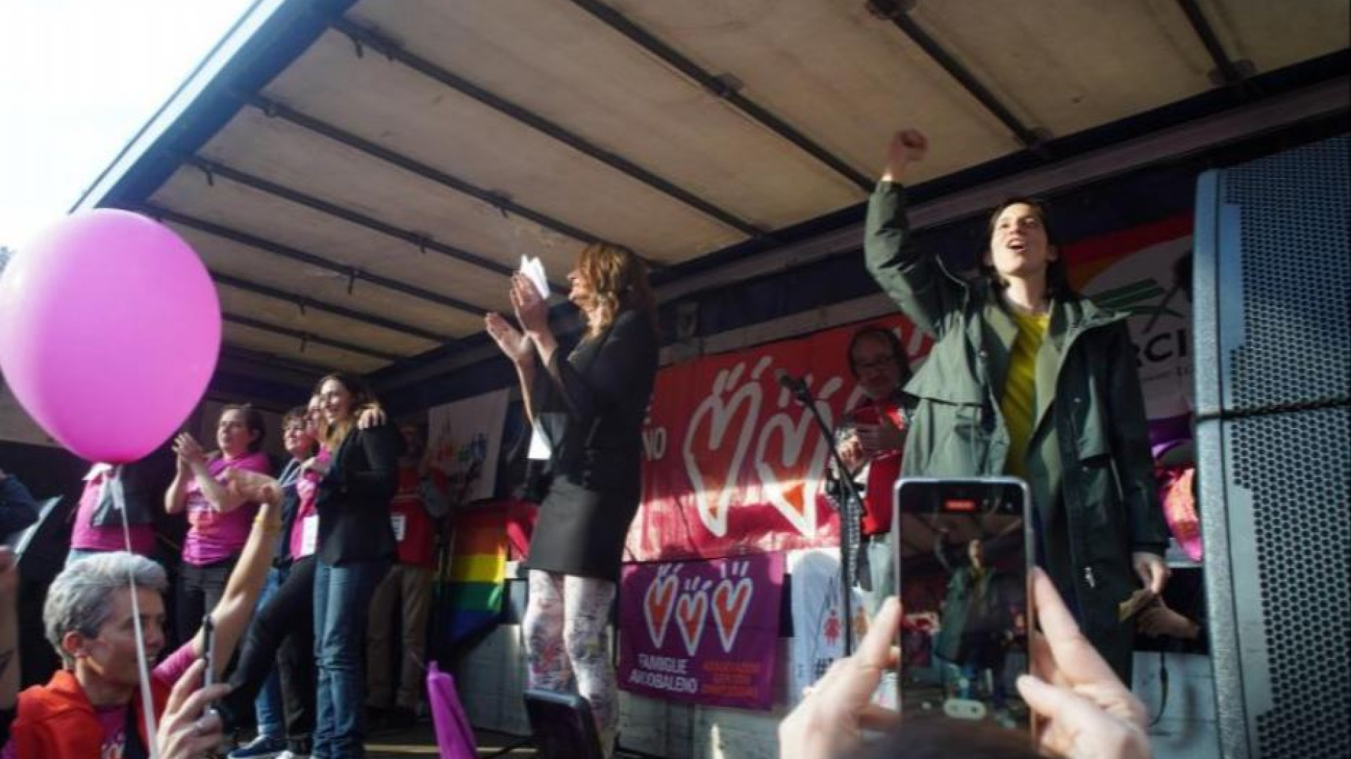 Immagine di Elly Schlein alza il tiro: «Pronta la legge per le coppie omogenitoriali»