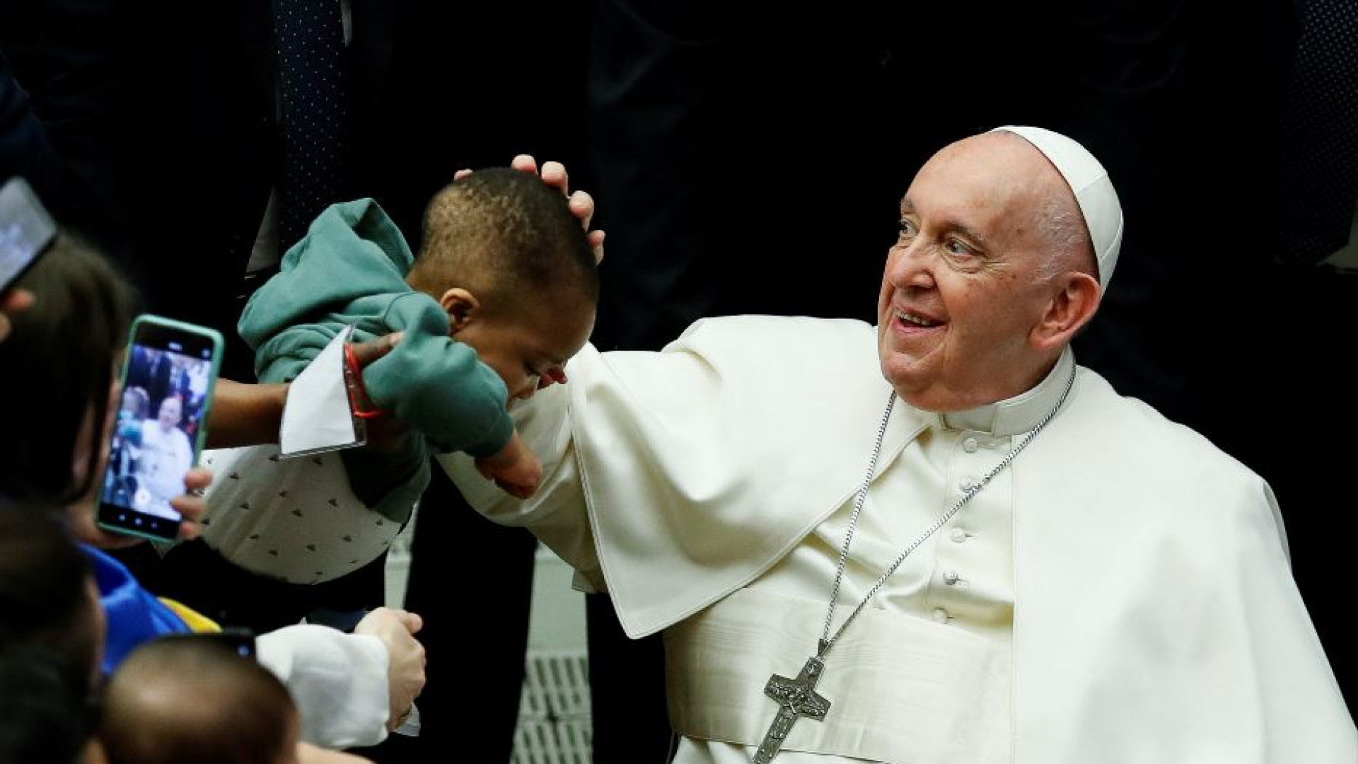 Immagine di Il Papa: «I corridoi umanitari indicano una strada all'Europa»