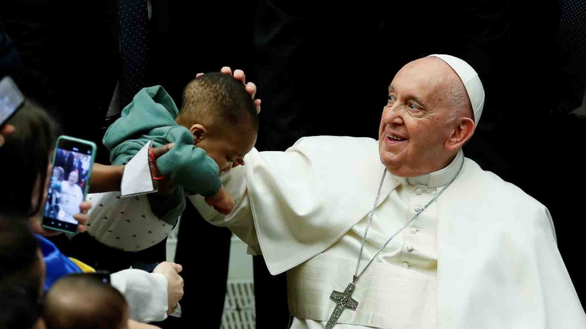 Immagine di Il Papa: «I corridoi umanitari indicano una strada all'Europa»