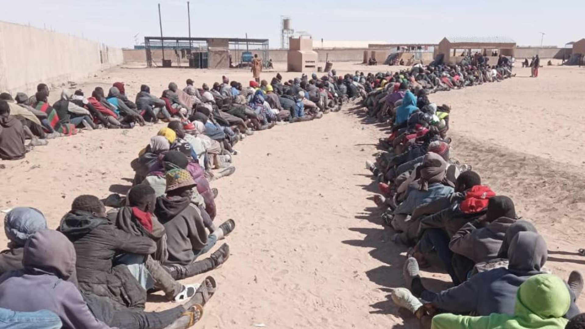 Immagine di Migliaia abbandonati nel deserto del Niger. Piano Ue contro i trafficanti