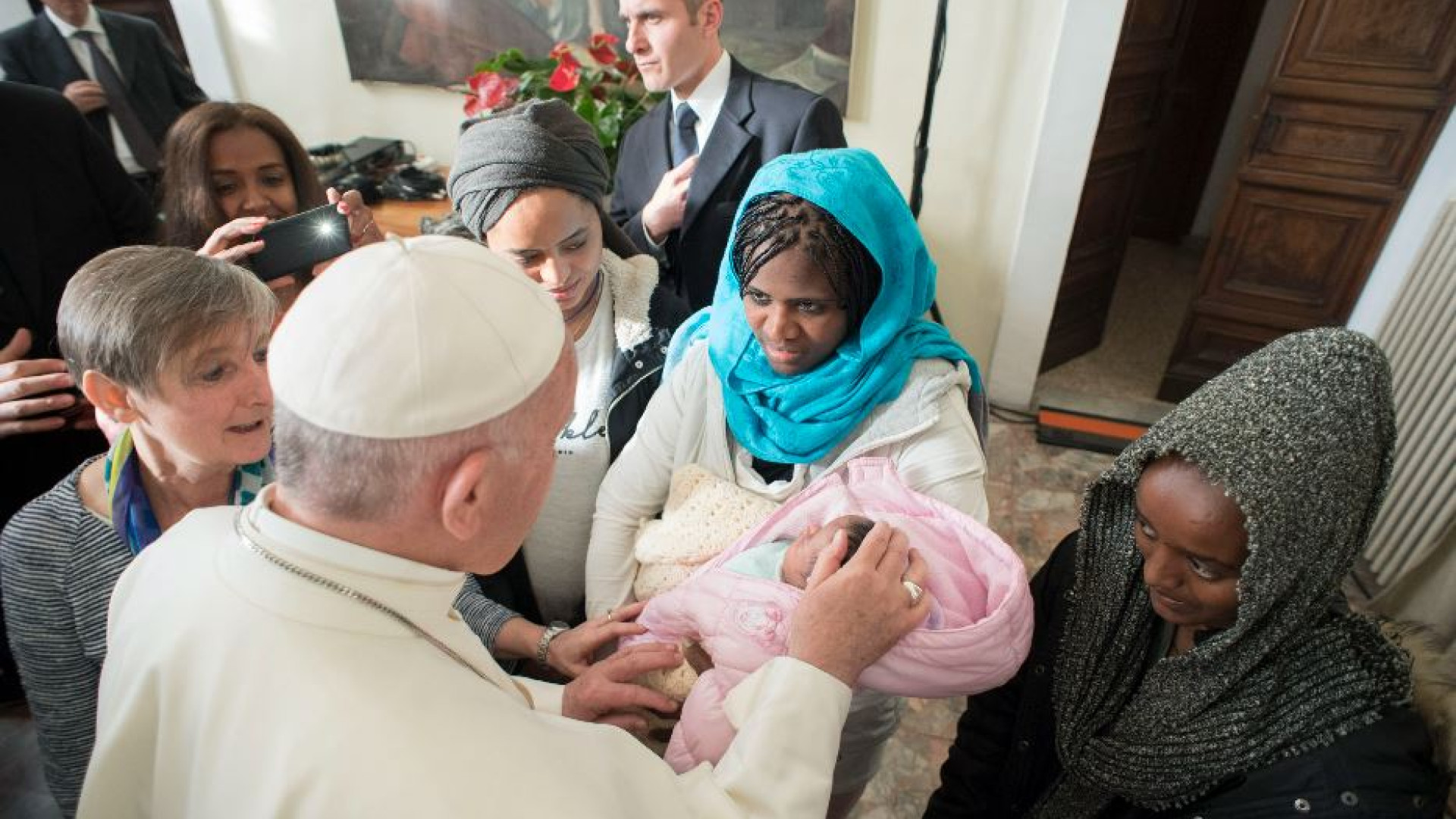 Immagine di «Liberi di scegliere se migrare o restare»: il tema del messaggio del Papa