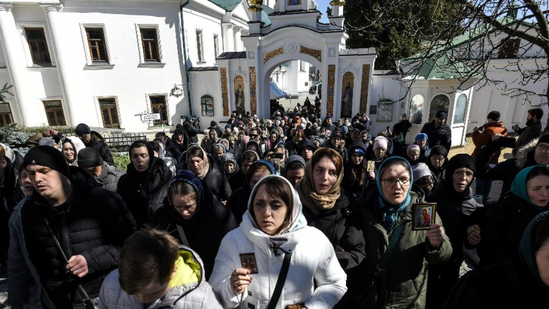 Immagine di I fedeli fermano per ora lo sfratto del “Vaticano” ortodosso a Kiev