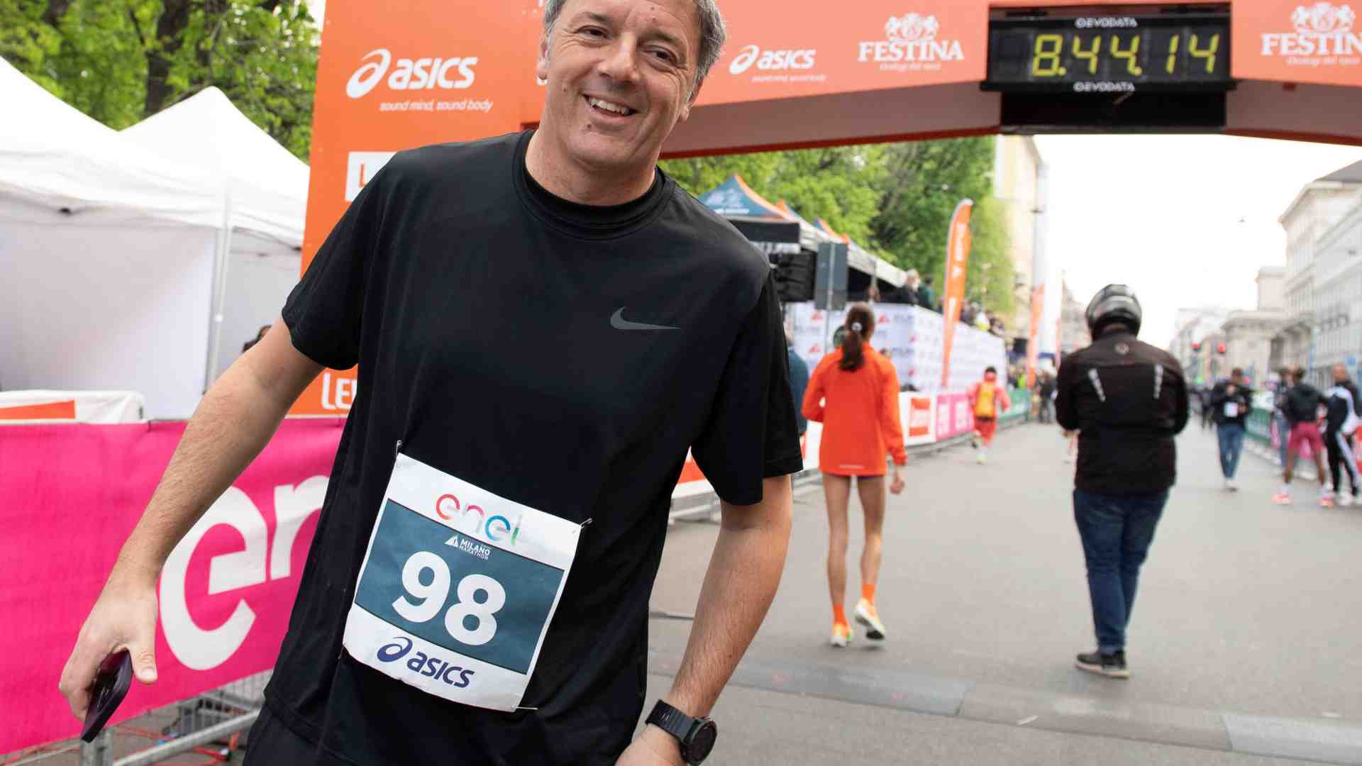 Immagine di Matteo Renzi non lascia e raddoppia: è il nuovo direttore de Il Riformista