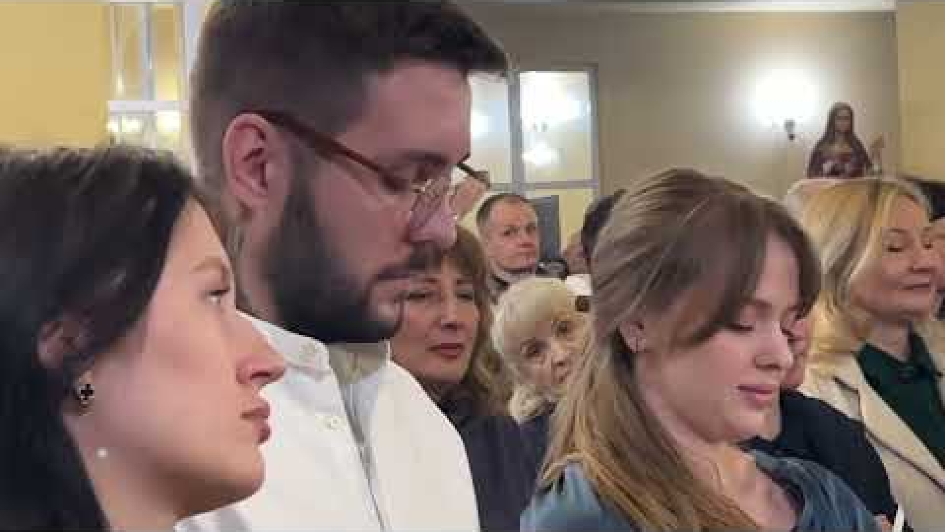 Immagine di Pasqua sotto le bombe a Zaporizhzhia. Candele di pace illuminano la Cattedrale