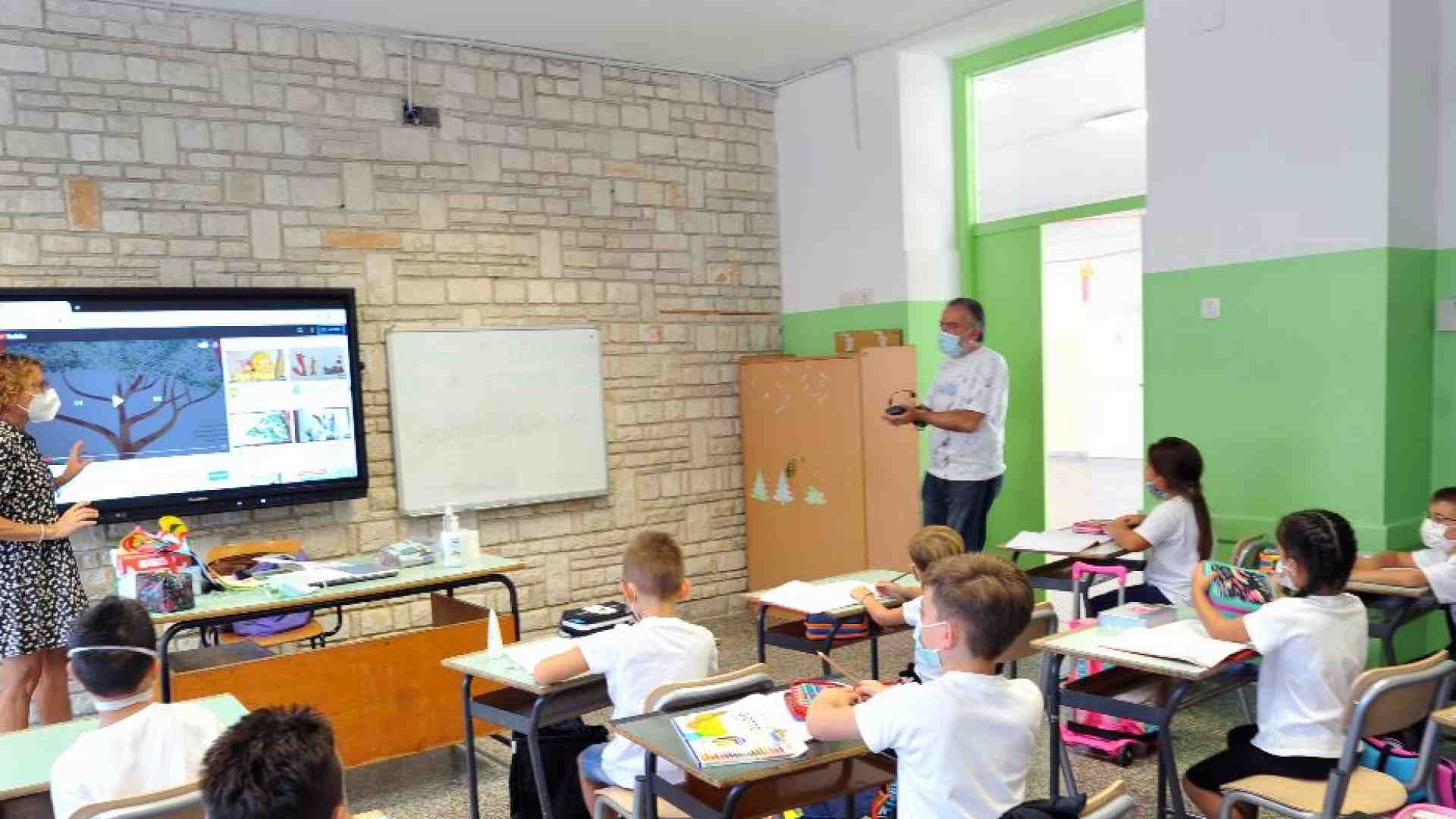 Immagine di La maestra punita per l'Ave Maria: mi difenderò, non ho fatto nulla di male