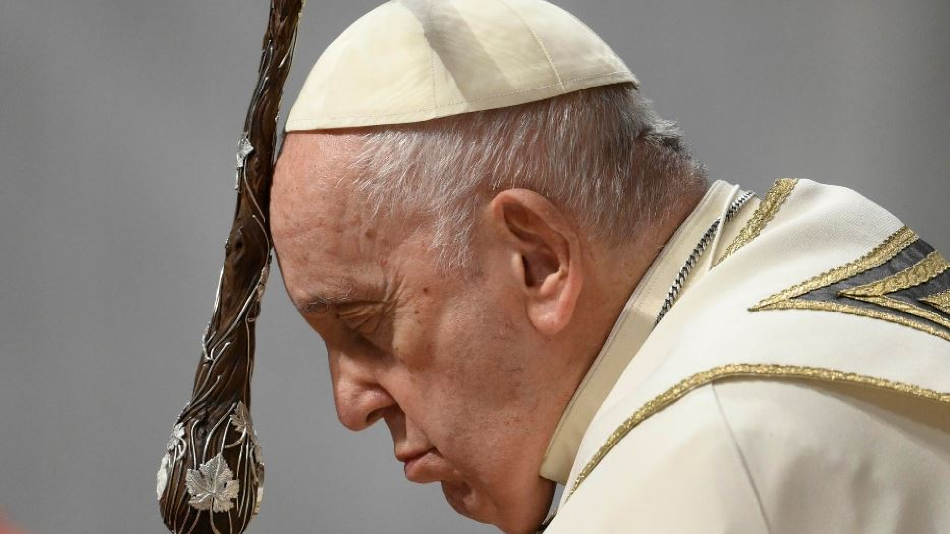 Immagine di Papa Francesco: «Il diavolo attacca tutti. Attenti ai demoni "educati"»