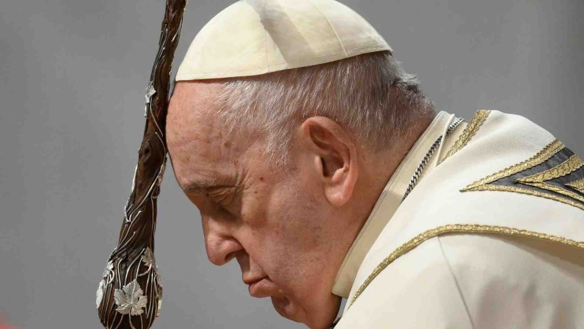 Immagine di Papa Francesco: «Il diavolo attacca tutti. Attenti ai demoni "educati"»