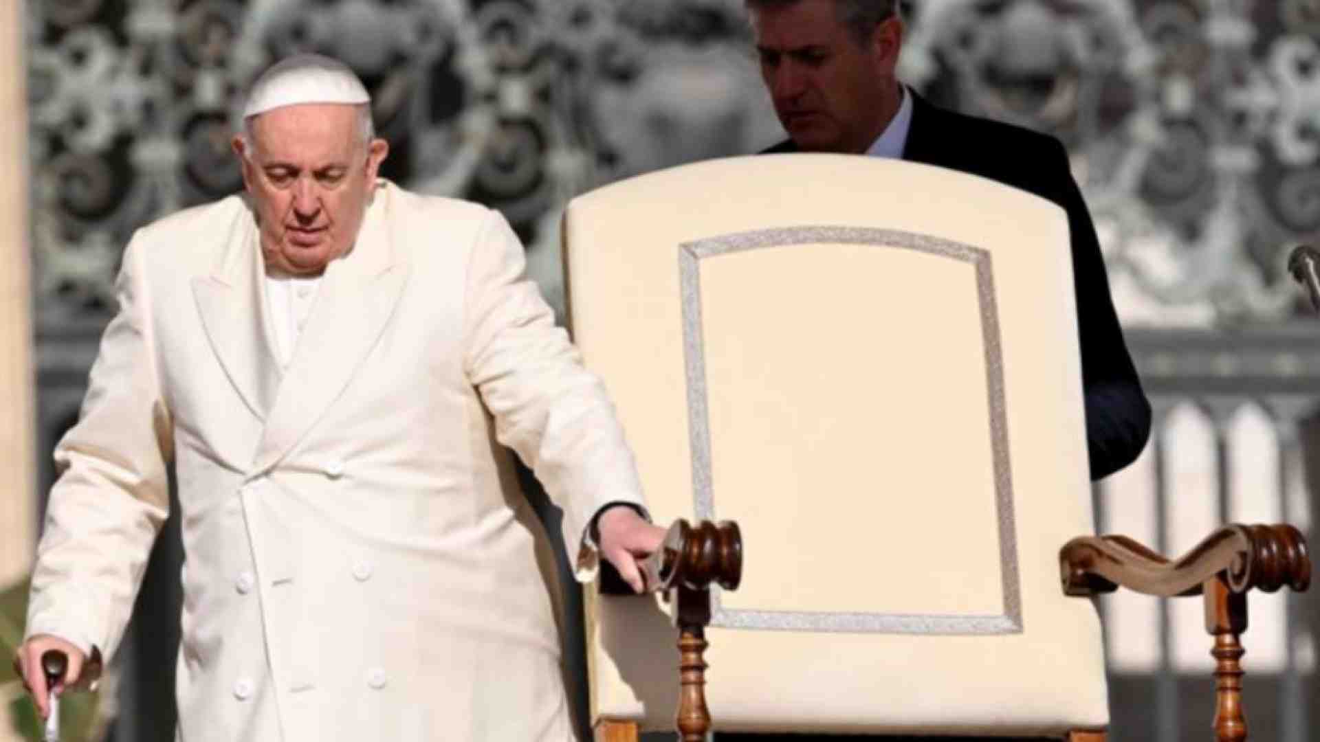 Immagine di Papa Francesco a Marsiglia per gli incontri del Mediterraneo, a settembre