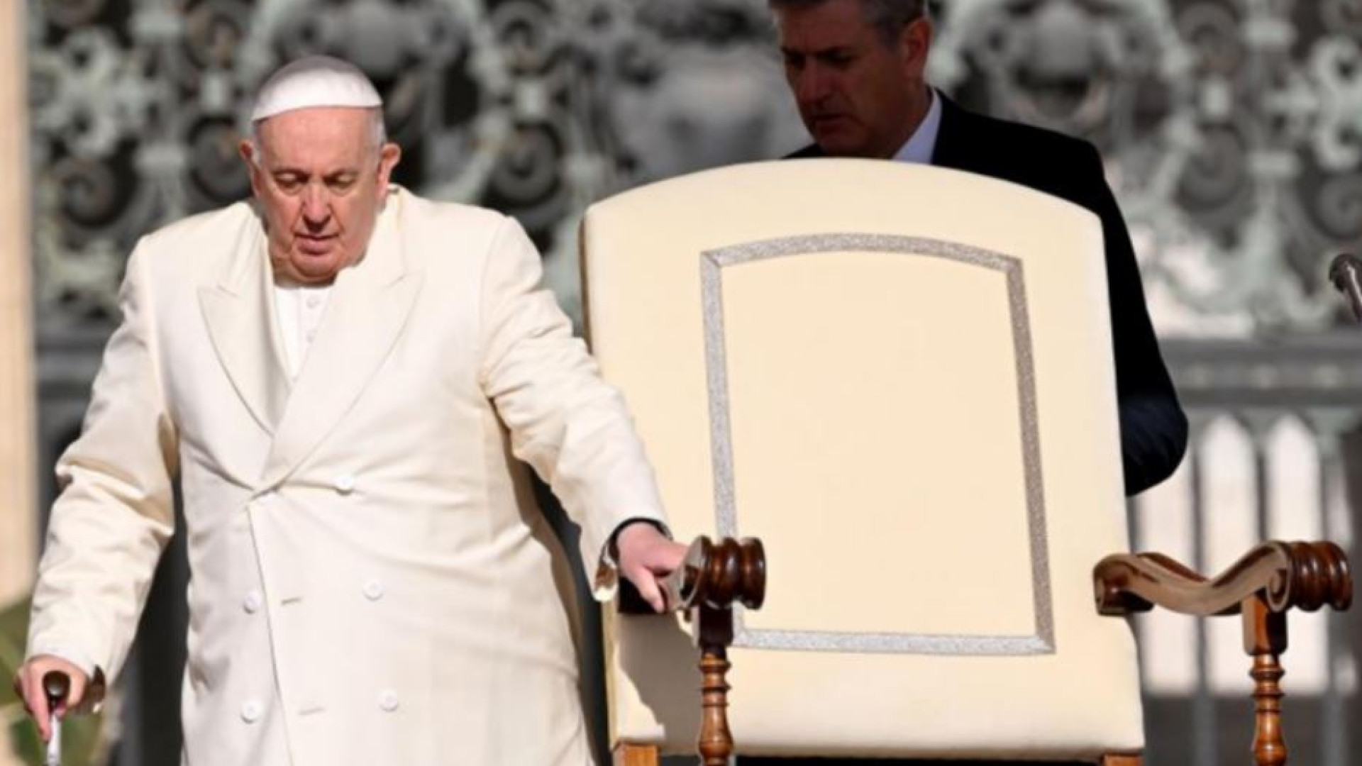 Immagine di Papa Francesco a Marsiglia per gli incontri del Mediterraneo, a settembre
