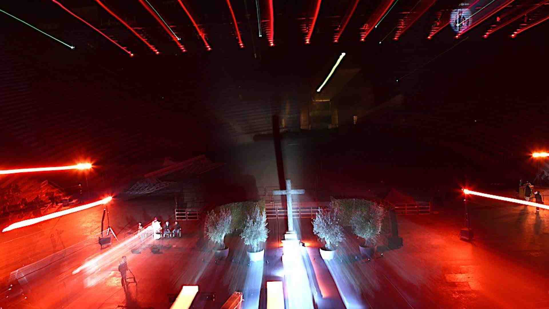 Immagine di Dall’Arena una Croce invoca la pace per tutti
