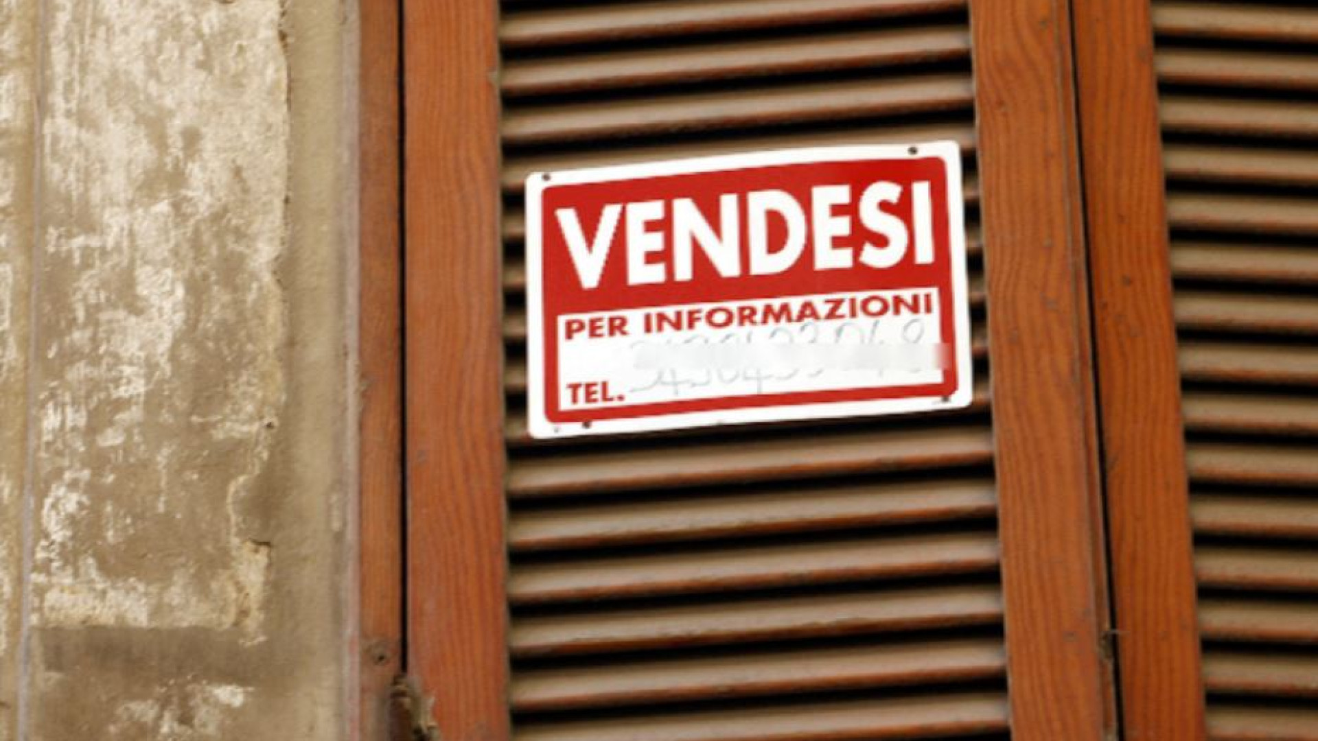 Immagine di I tassi dei mutui sfondano il 4%. Così il mercato immobiliare non regge