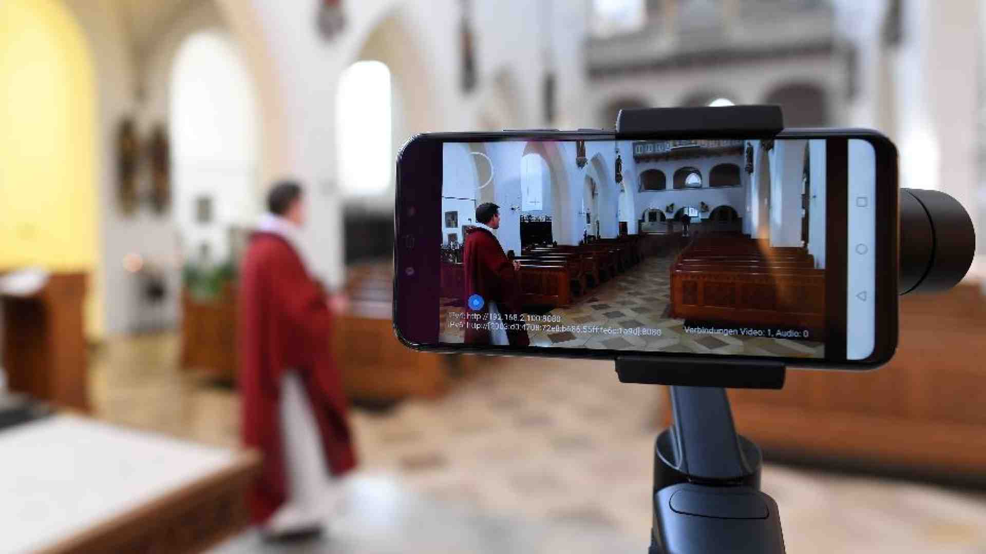 Immagine di Le Messe in diretta streaming: tre anni dopo la Rete riflette