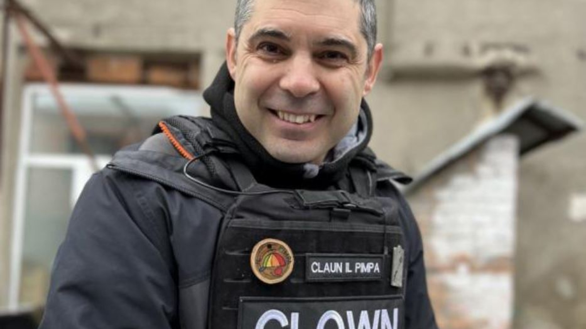 Immagine di Il «claun» italiano che sa restituire il sorriso ai bimbi feriti dalla guerra