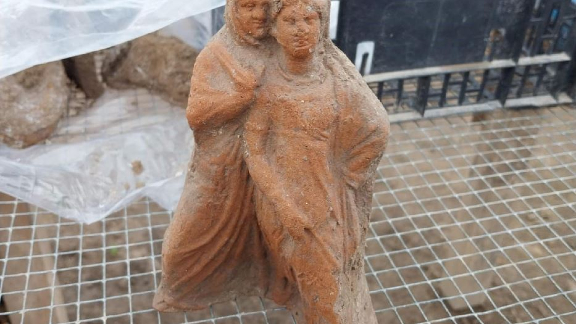 Immagine di A Paestum nuove scoperte nel tempietto. Le immagini