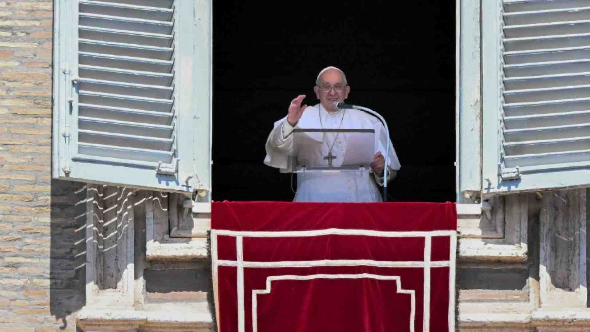 Immagine di Il Papa, nelle piaghe di Gesù l’apertura a chi è ferito dalla vita