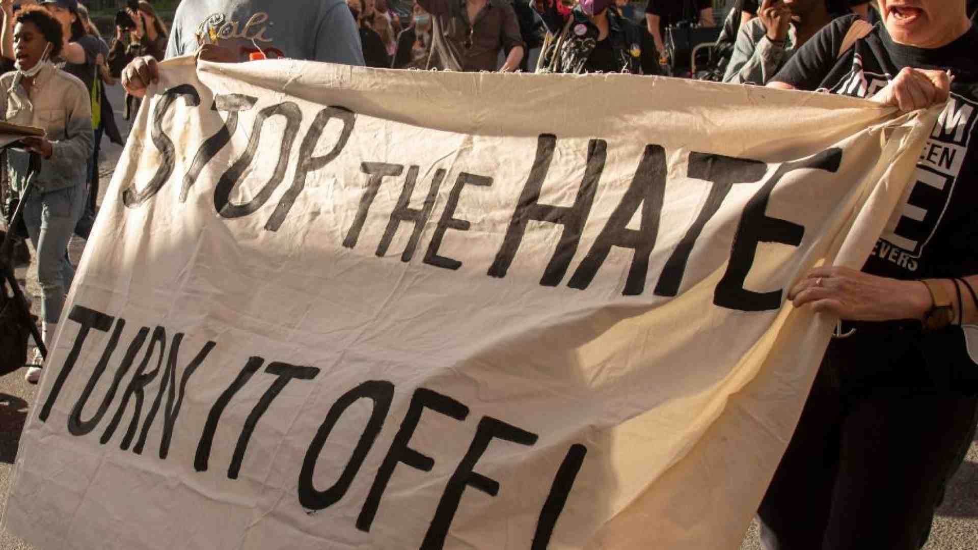 Immagine di 16enne afroamericano suona alla porta sbagliata, il proprietario gli spara