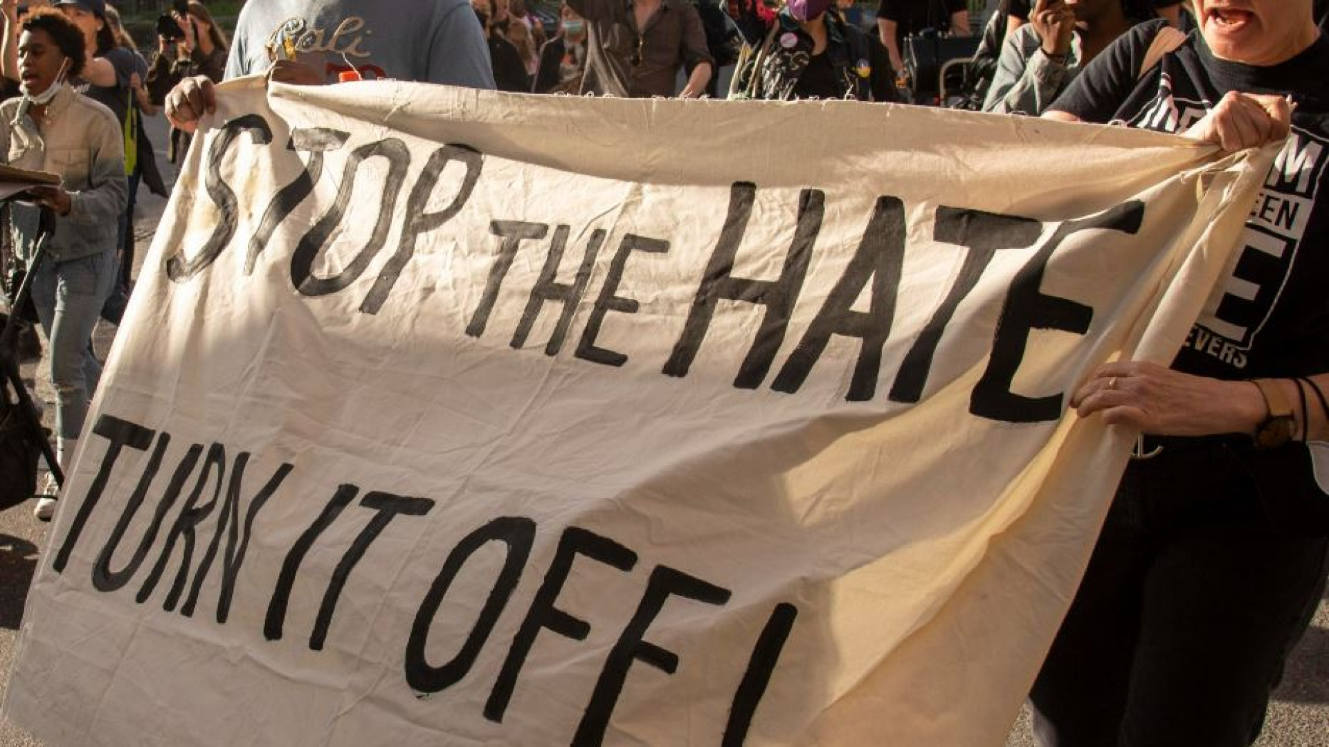 Immagine di 16enne afroamericano suona alla porta sbagliata, il proprietario gli spara