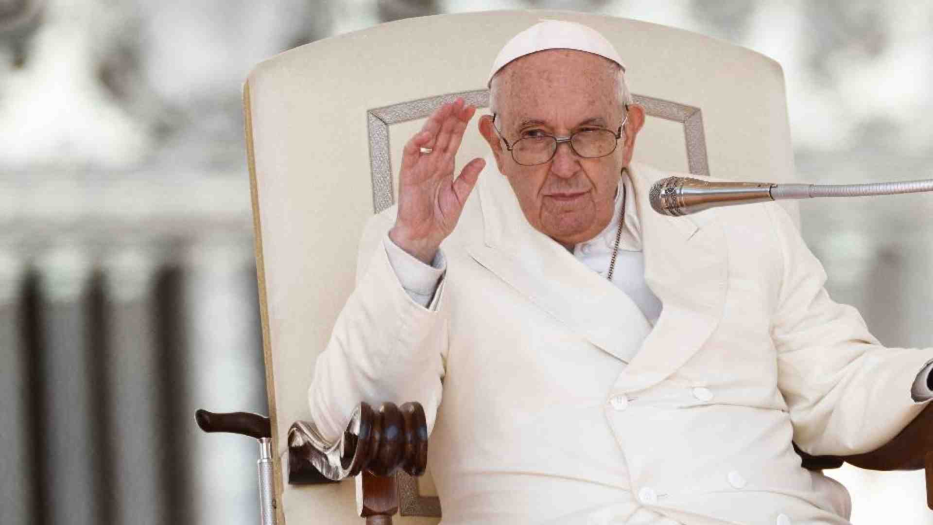 Immagine di Papa Francesco: non si deve mai uccidere in nome di Dio