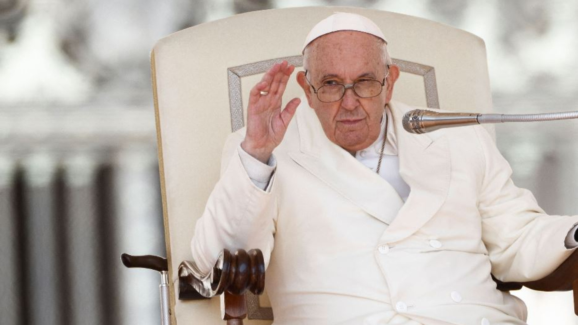 Immagine di Papa Francesco: non si deve mai uccidere in nome di Dio