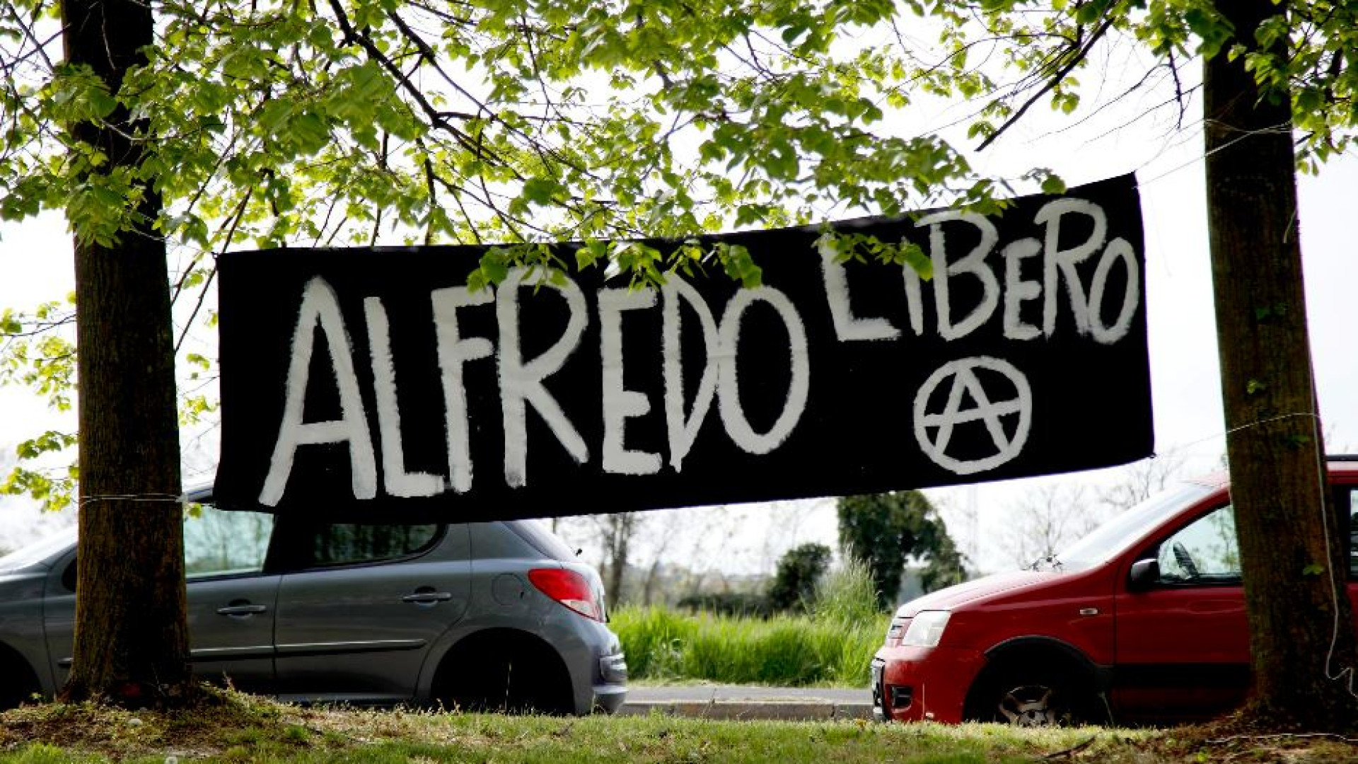 Immagine di L'anarchico Cospito interrompe lo sciopero della fame dopo 6 mesi di digiuno
