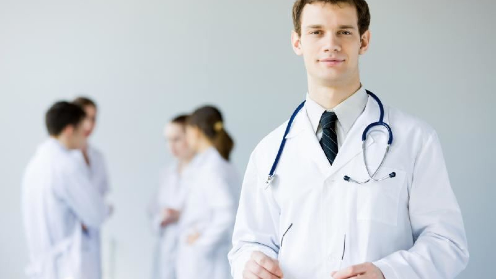 Immagine di Con i nostri medici in balia della viltà