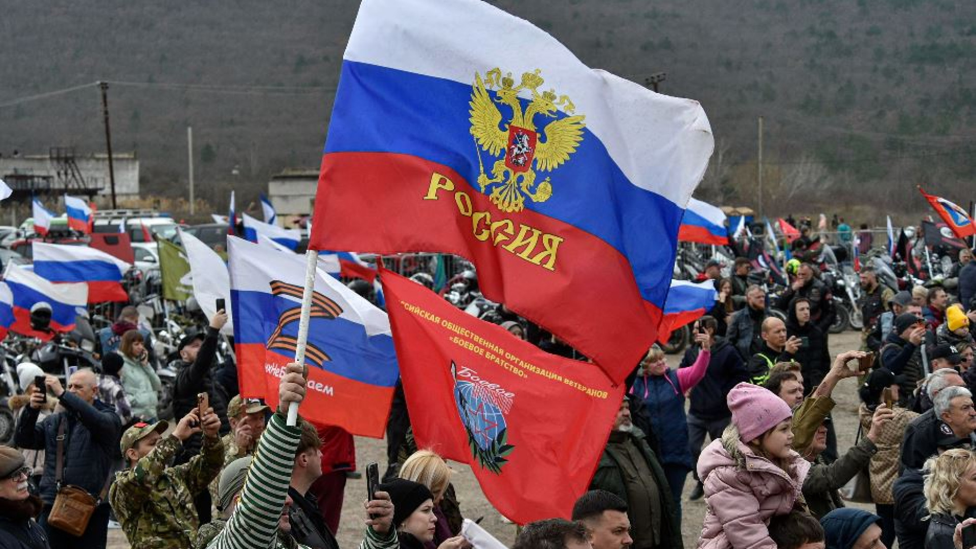 Immagine di Putin in Crimea chiude i conti con i tatari