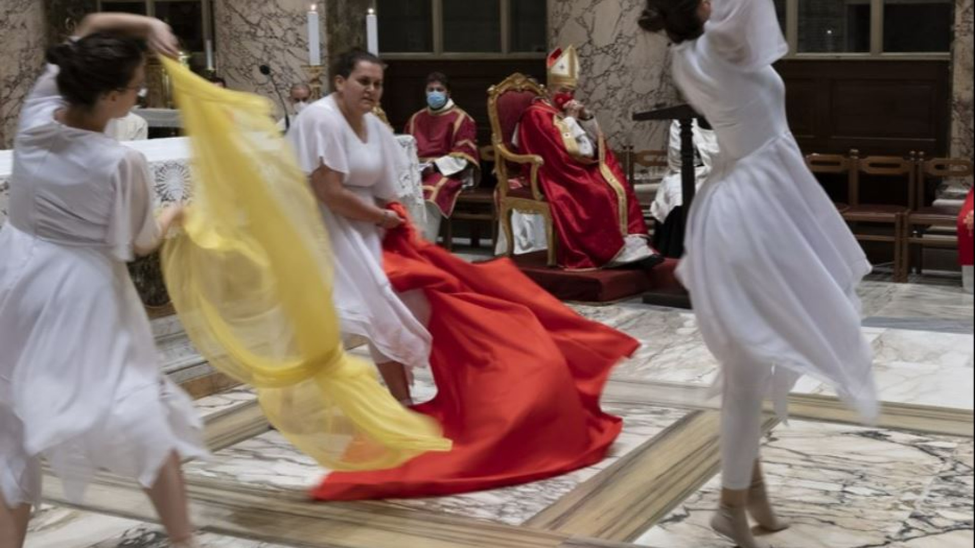 Immagine di La danza della vita da cui l'esule viene estromesso