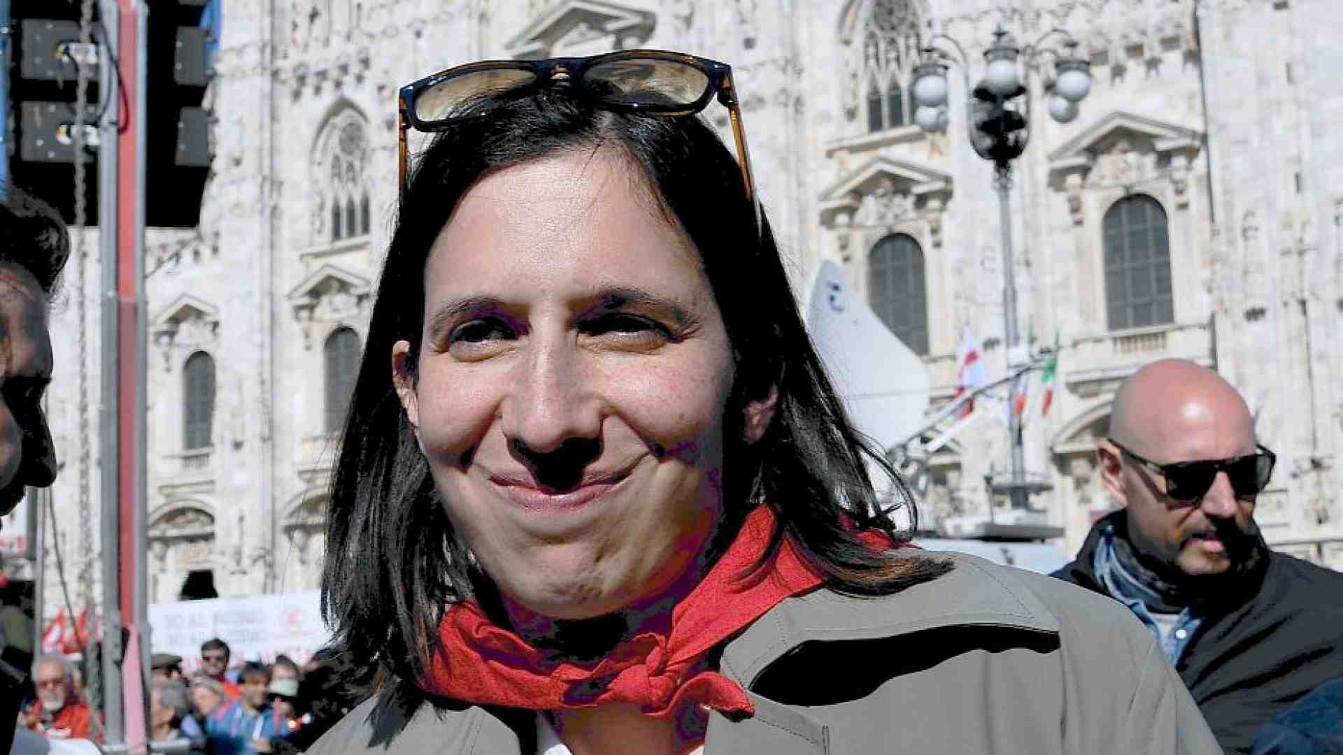 Immagine di La diaspora preoccupa Schlein. E fa notizia il look curato da «un'armocromista»
