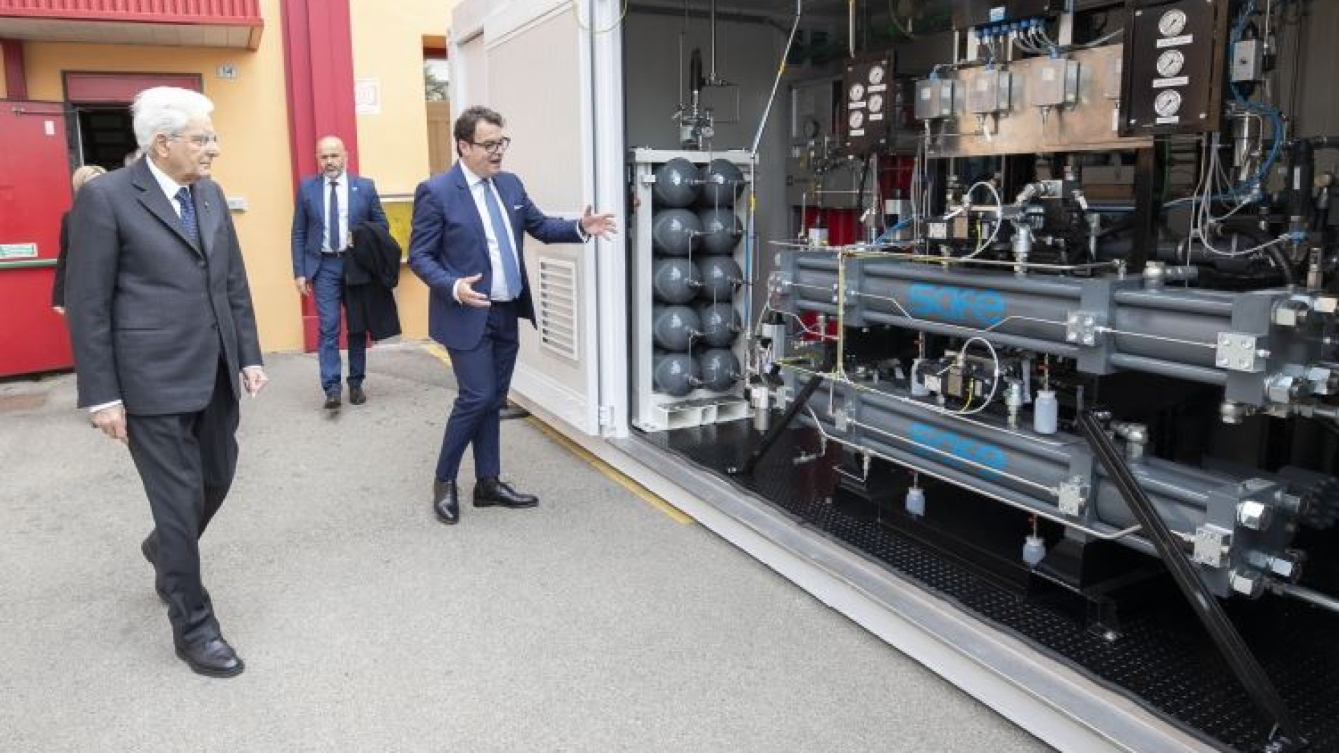 Immagine di Mattarella: «Primo maggio festa della Repubblica fondata sul lavoro»