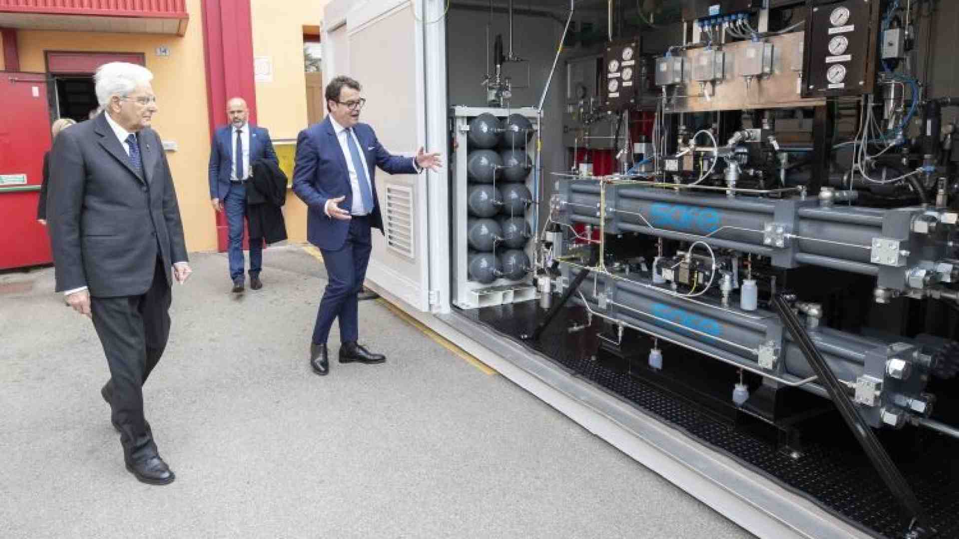 Immagine di Mattarella: «Primo maggio festa della Repubblica fondata sul lavoro»