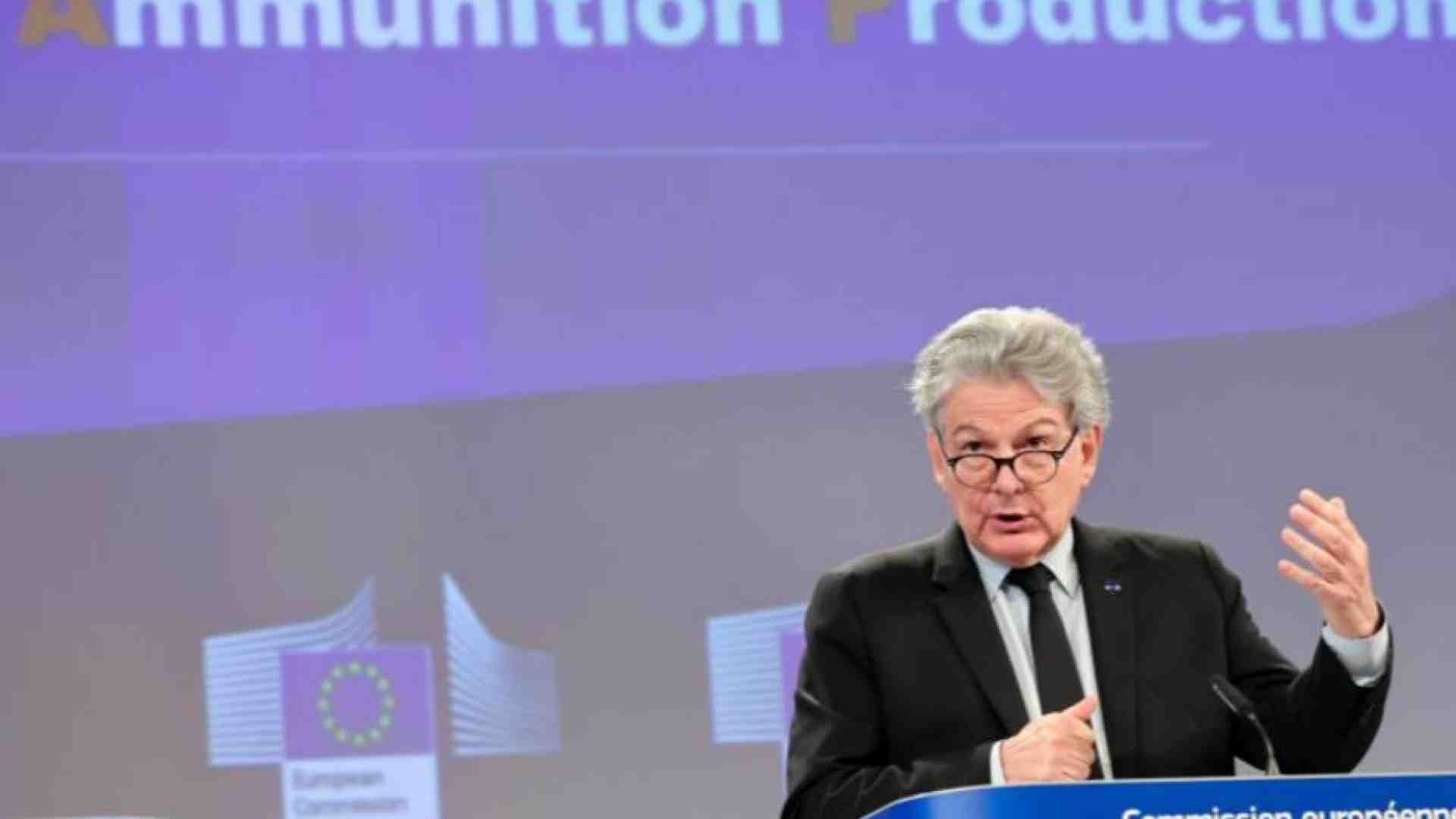 Immagine di Altri 2 miliardi ai fabbricanti d’armi. «Fondi del Pnrr per produrre munizioni»